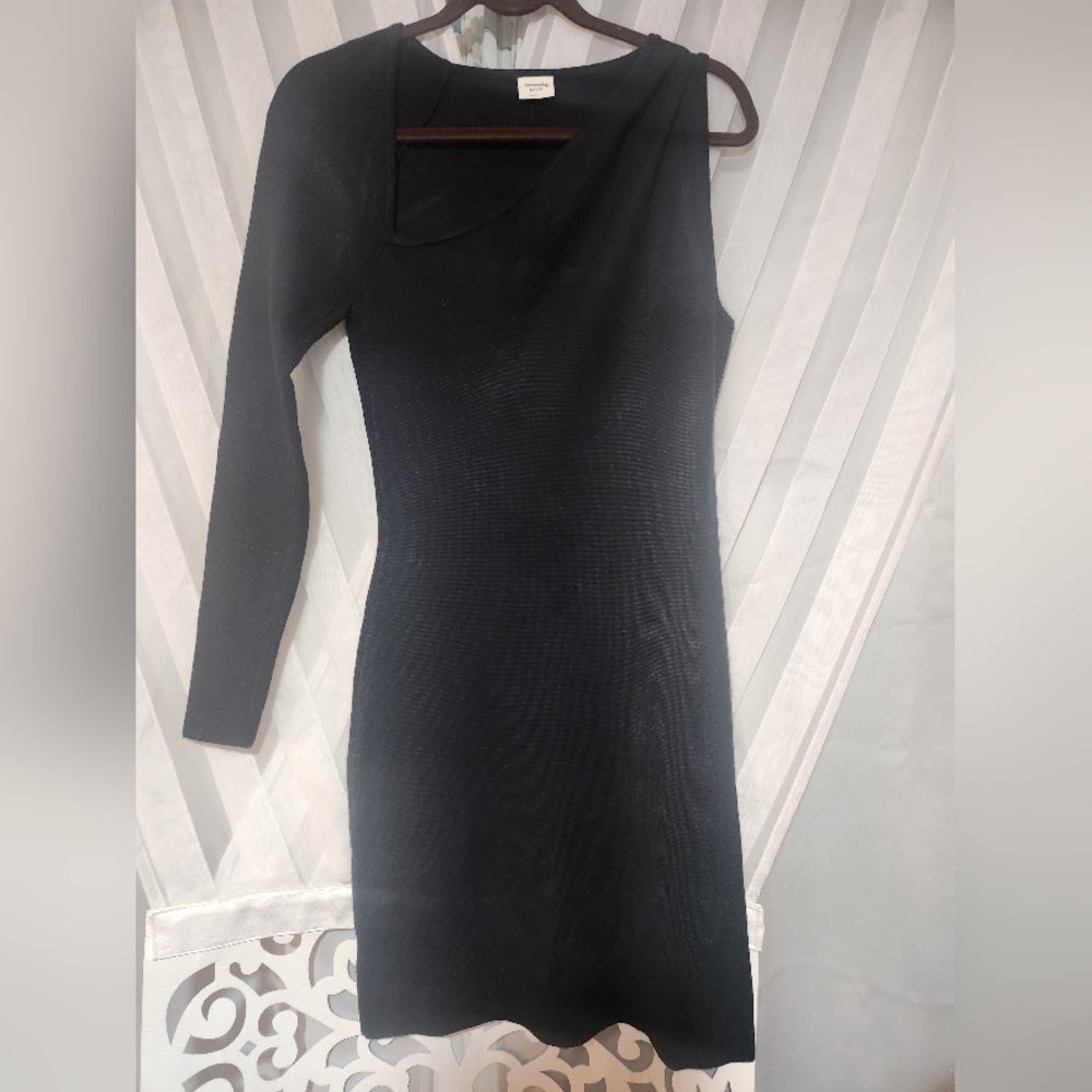 Abercrombie & Fitch Black One-Shoulder Dress